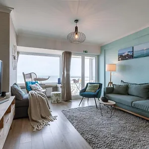 wonderful-apartment-with-frontal-sea-view-in-westende.hotelsghent.com/